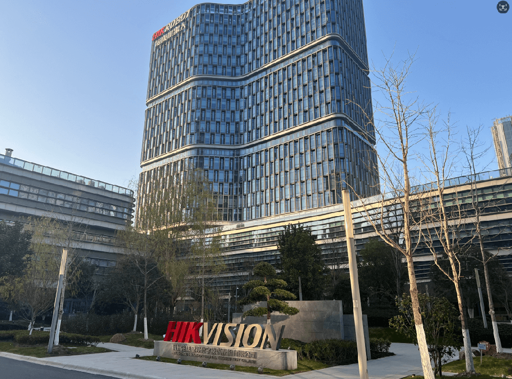 Plus qu’un distributeur : nous facilitons la formation d’experts en usine pour nos clients mondiaux au siège d’Hikrobot